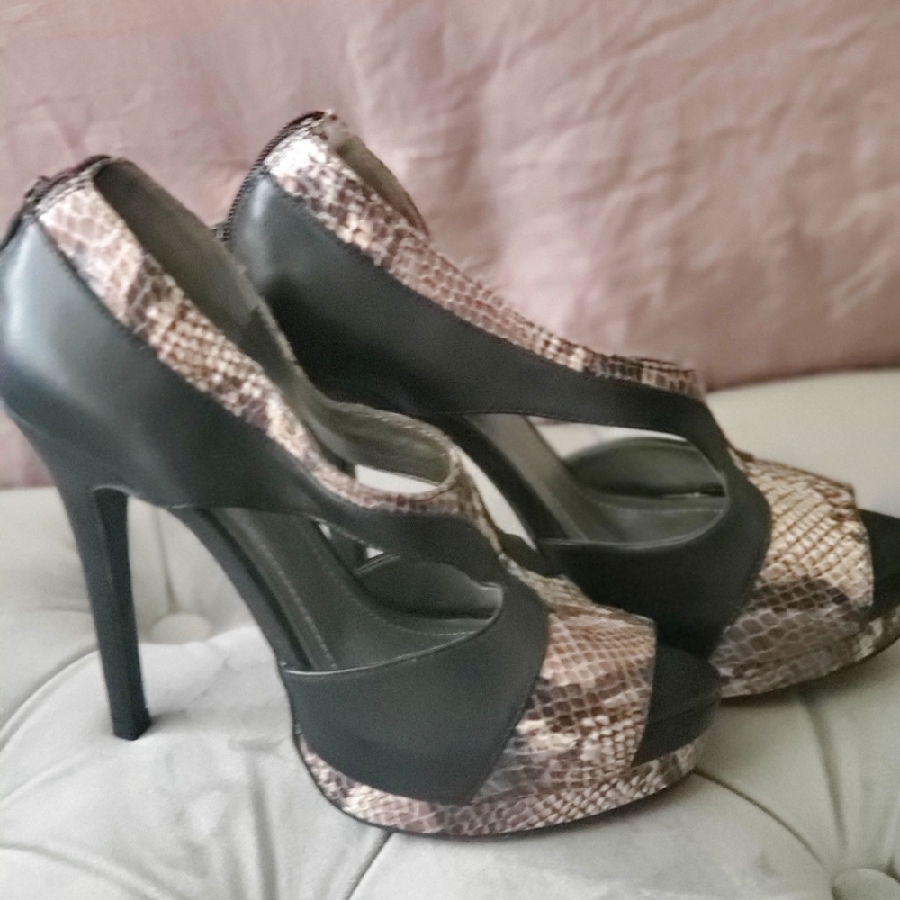 Heels - Picture 1 of 3